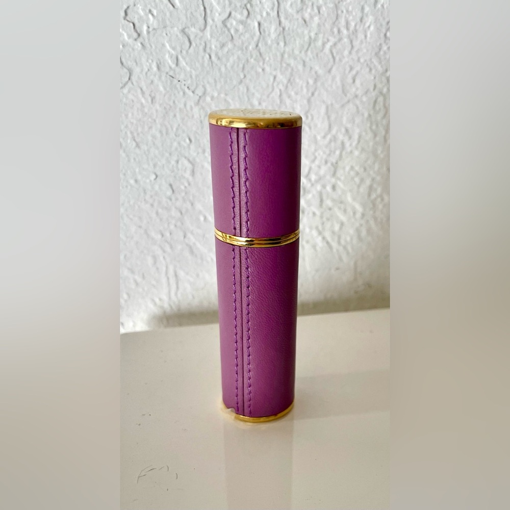 Valmont compact travel ALESSANDRITE I perfume . Travel size . In real leather